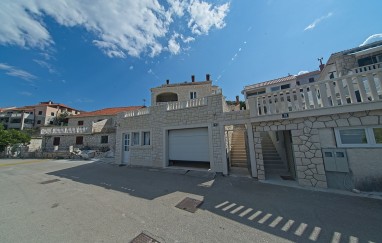 Apartment Lola
