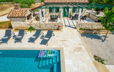 Vacation house Bračuta